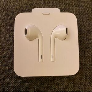 5/$15 Brand New Apple wired(lightning) earphones with mic